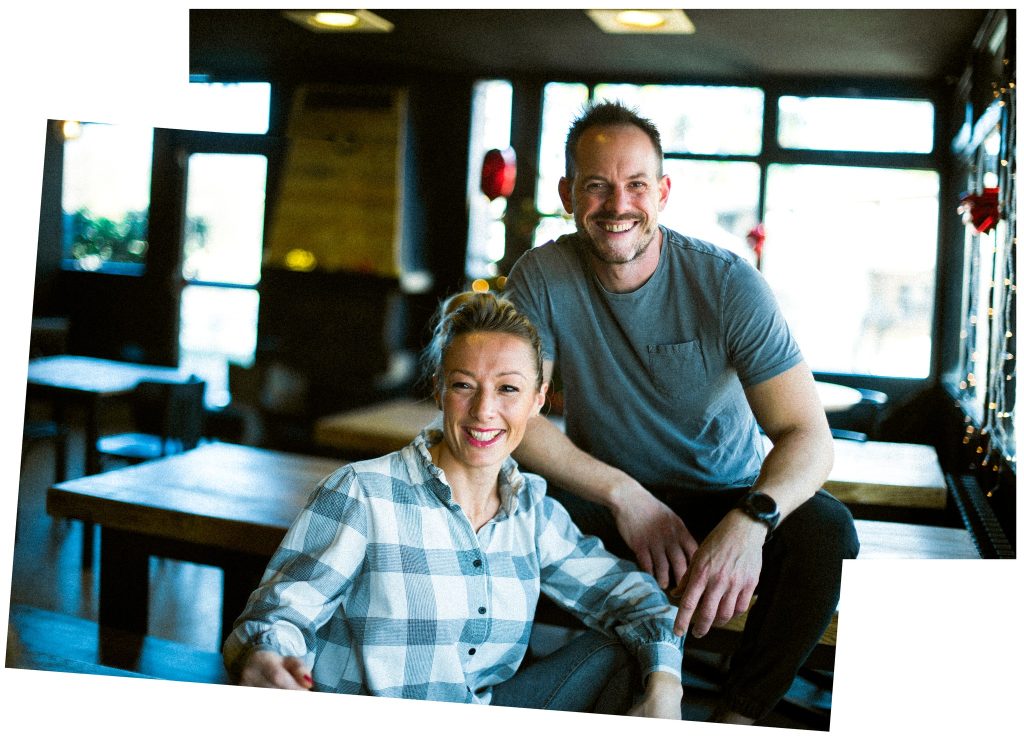 Jéjé et Aurélie dans le restaurant le pied à l'étrier